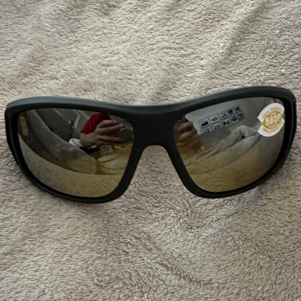 Brand New: Polarized Costa Black Sunglasses
Montauk steel grey mtlc copper 580p